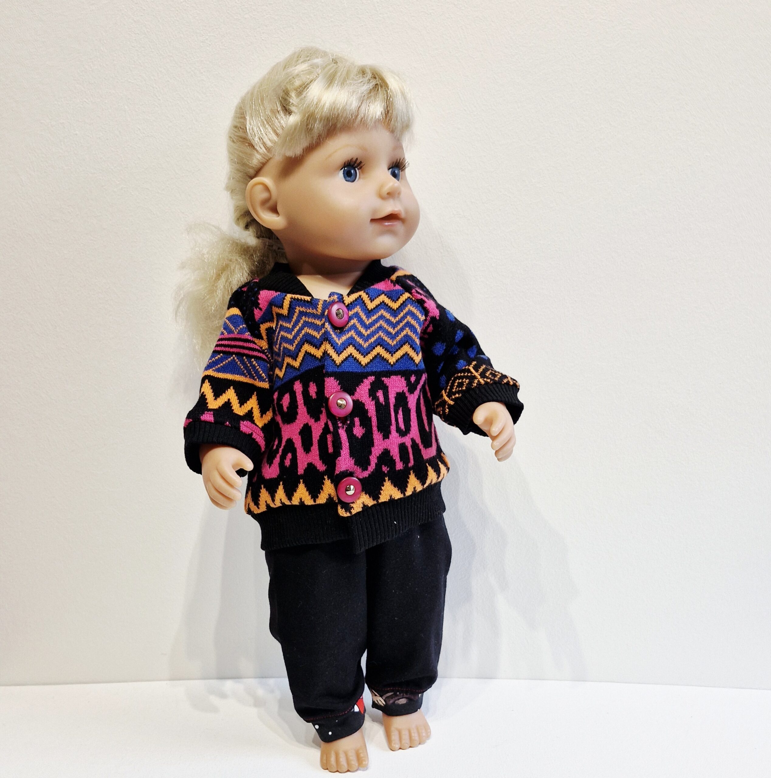 Doll clothes for a 43–48 cm doll: sweater.